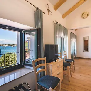 Vinea Umag, Ulica G Garibaldia 2 Apartment Umag